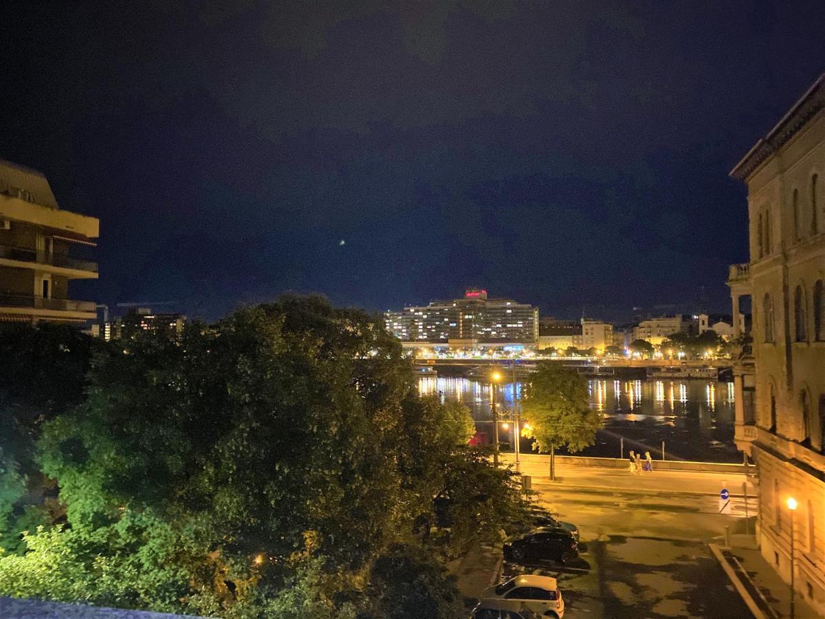 Danube View Artapartment With Balcony Budapest Ngoại thất bức ảnh